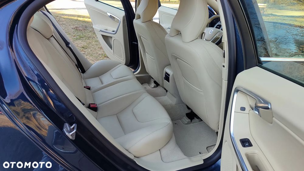 Volvo S60 D4 Drive-E Momentum - 28
