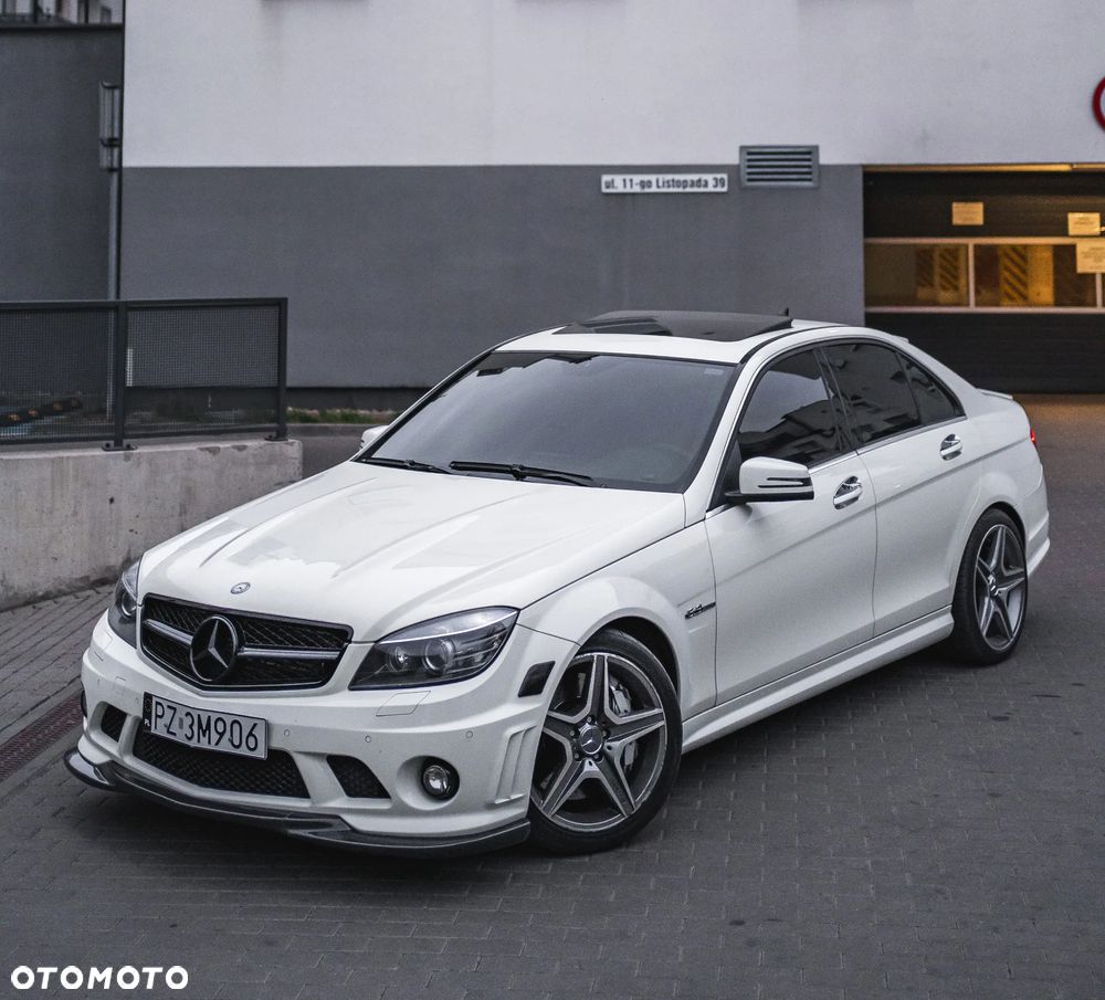 Mercedes-Benz Klasa C 63 AMG - 17