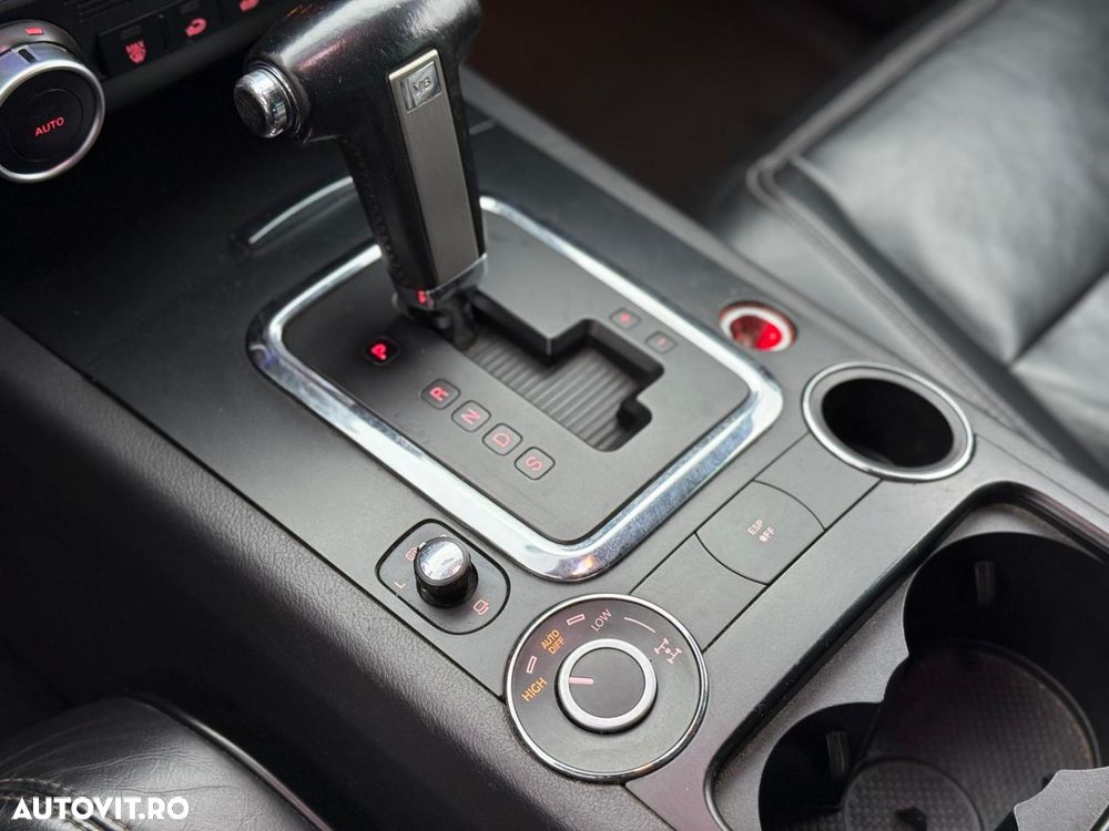 Volkswagen Touareg - 12