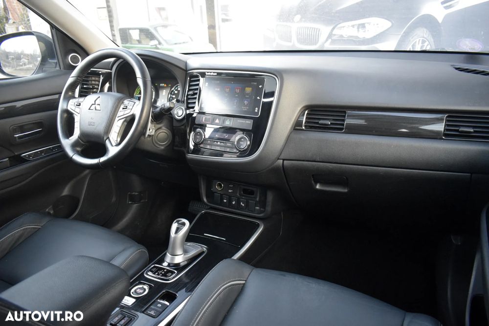 Mitsubishi Outlander 2.0 4WD - 9