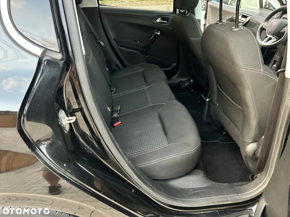 Peugeot 208 1.2 VTi Allure - 26