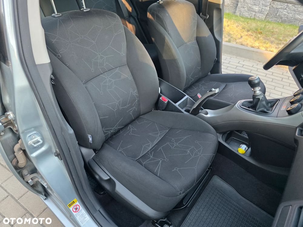 Toyota Auris 1.33 VVT-i Terra - 17