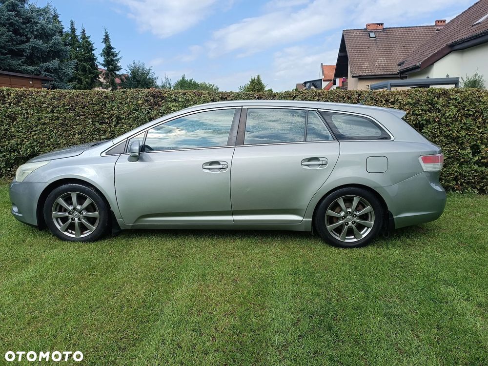 Toyota Avensis - 8