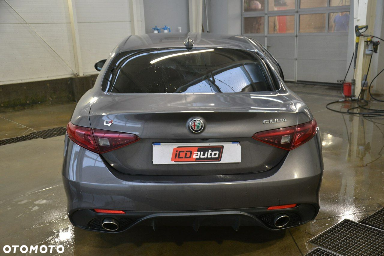 Alfa Romeo Giulia - 6