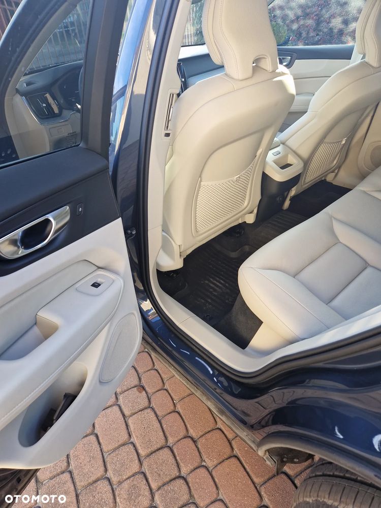 Volvo XC 60 B5 B AWD Plus Dark - 16