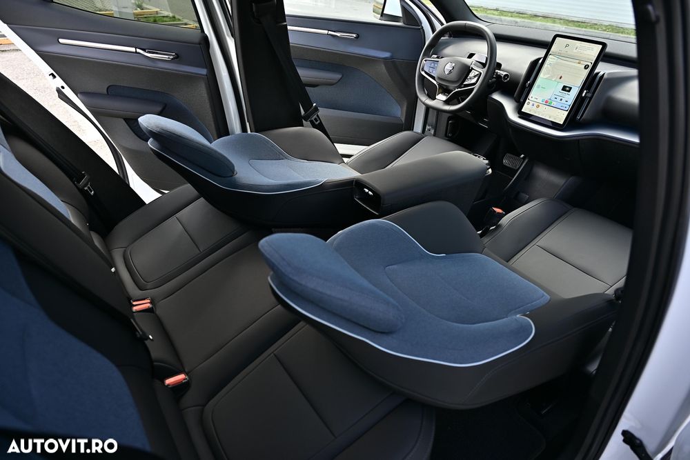 Volvo EX30 Single Motor Extended Range RWD Core - 33