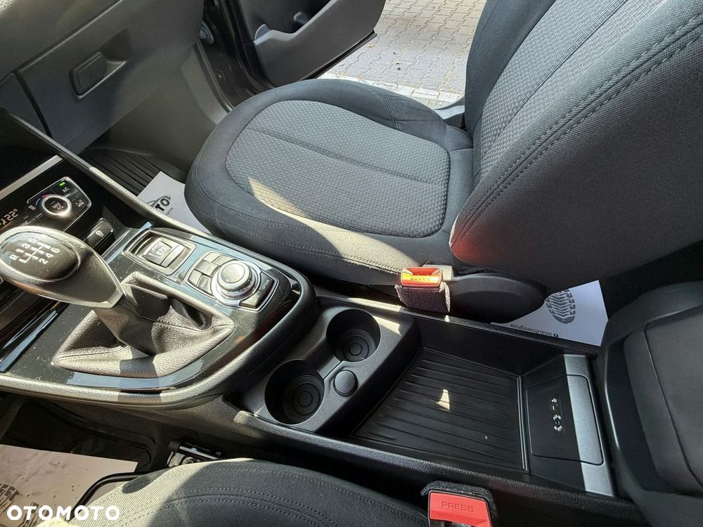 BMW Seria 2 218d - 17
