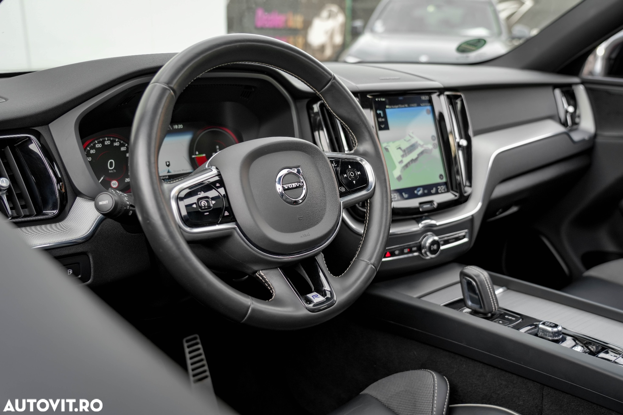 Volvo XC 60 Recharge T8 Twin Engine eAWD R-Design - 27