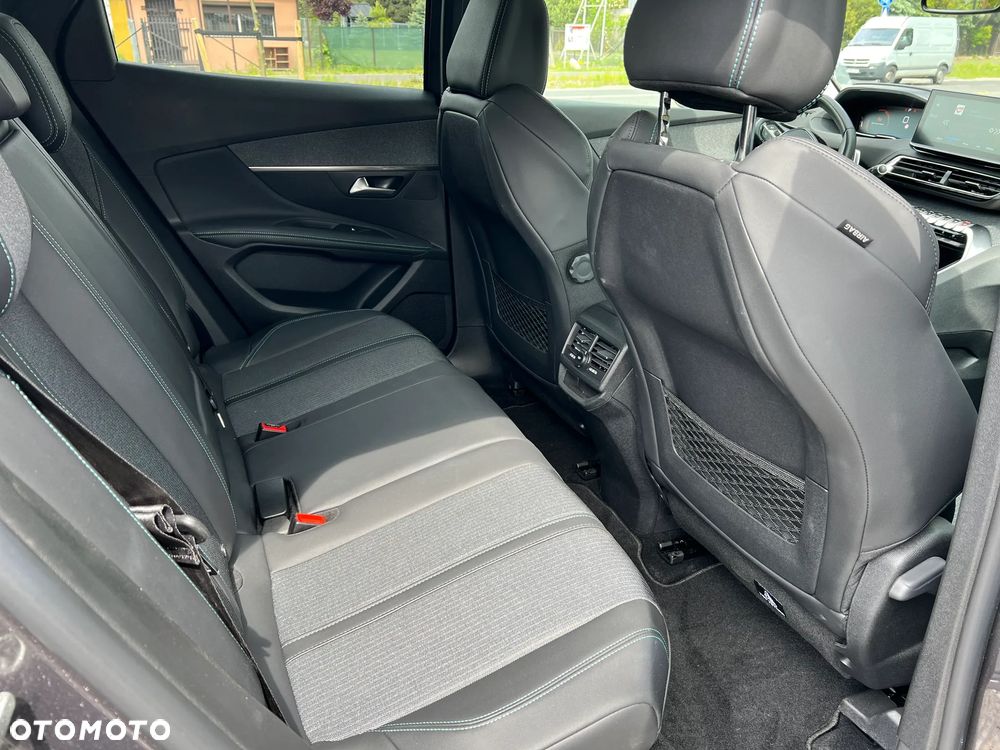 Peugeot 3008 1.5 BlueHDi Allure Pack S&S EAT8 - 24
