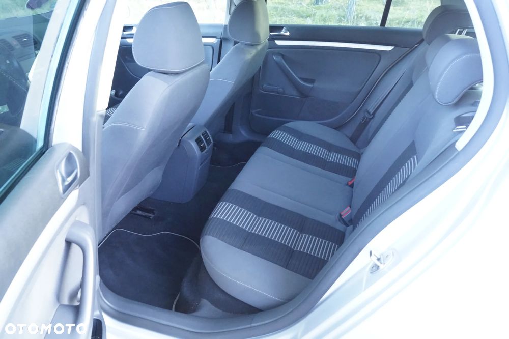 Volkswagen Golf - 14