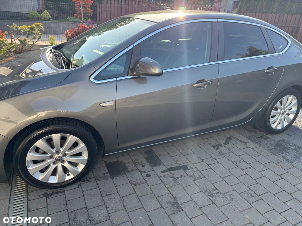 Opel Astra 1.4 T Executive - 8