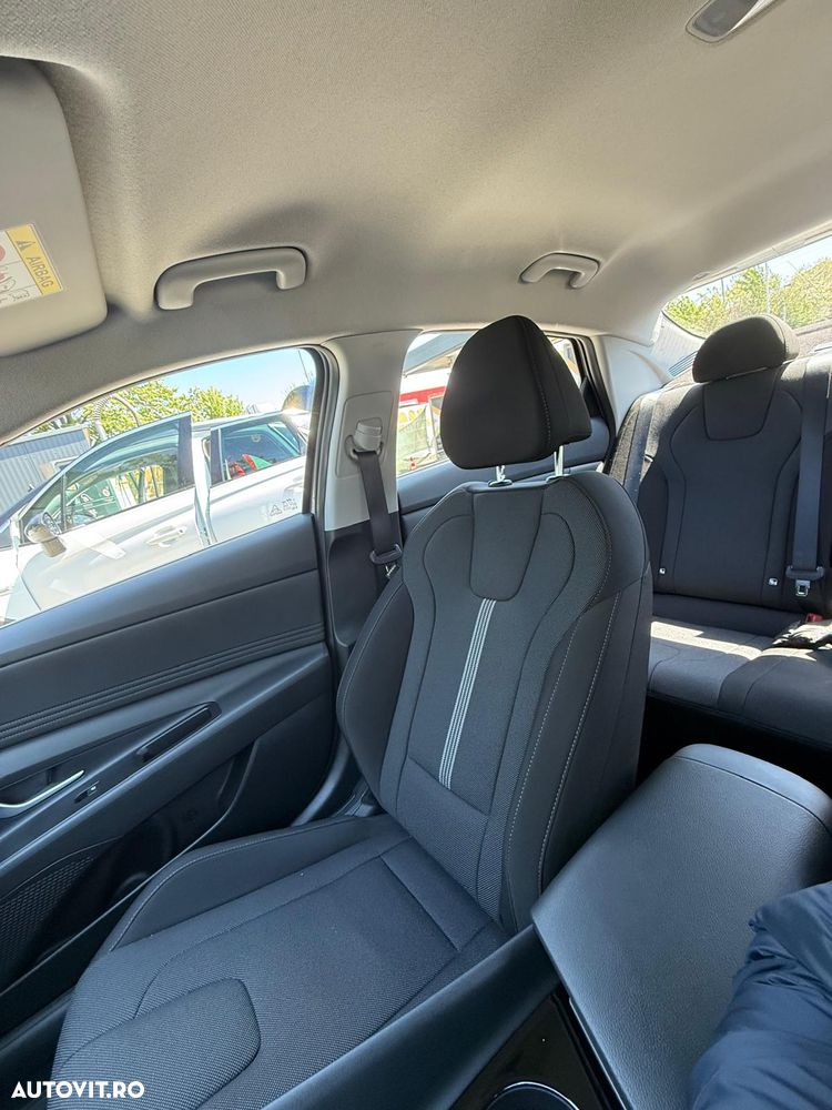 Hyundai Elantra 1.6 l 123 CP CVT Highway - 28