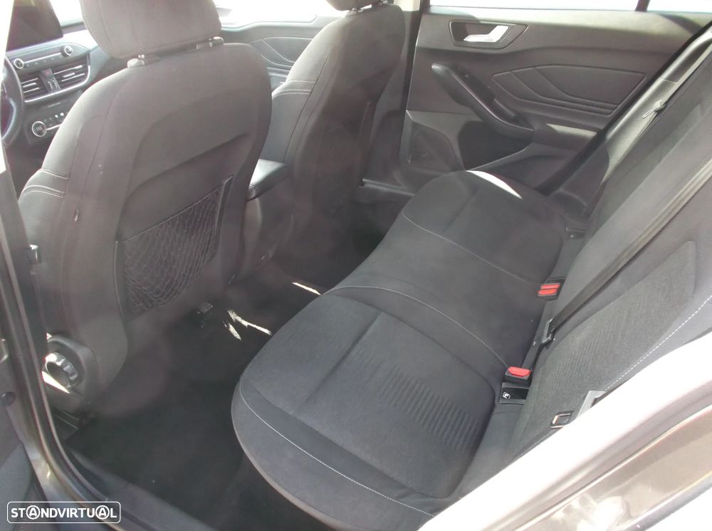 Ford Focus 1.5 TDCi ECOBlue Active - 6