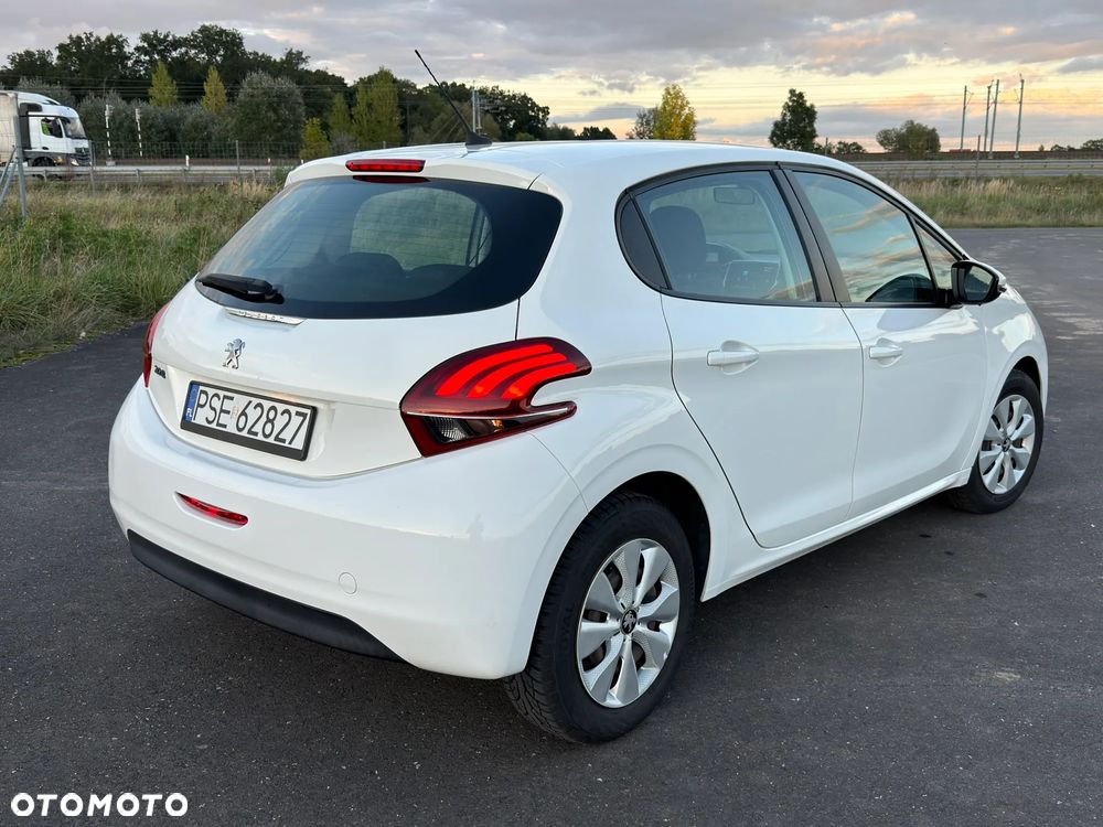 Peugeot 208 - 5