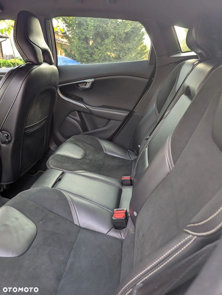 Volvo V40 D3 R-Design - 19