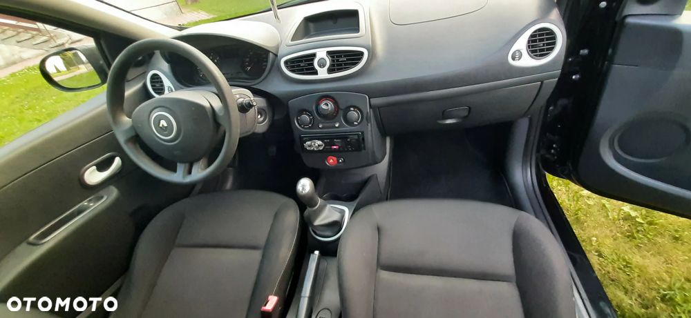 Renault Clio - 24