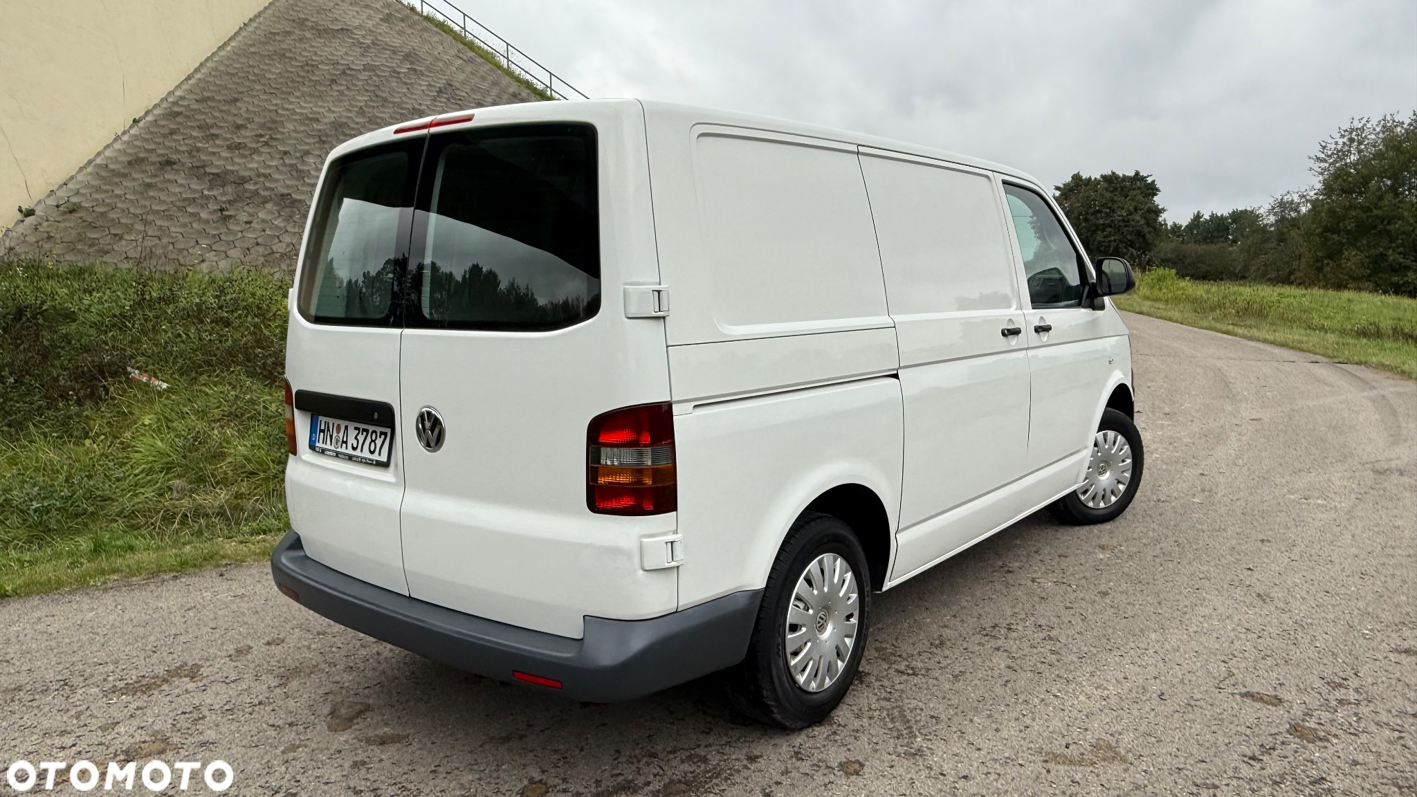 Volkswagen Transporter - 2