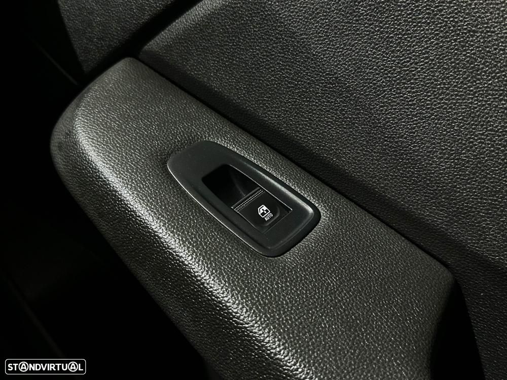 Renault Clio 1.6 E-Tech Intens - 29