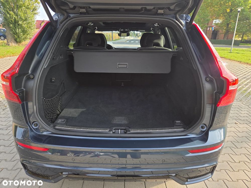 Volvo XC 60 B4 D Plus Dark - 24