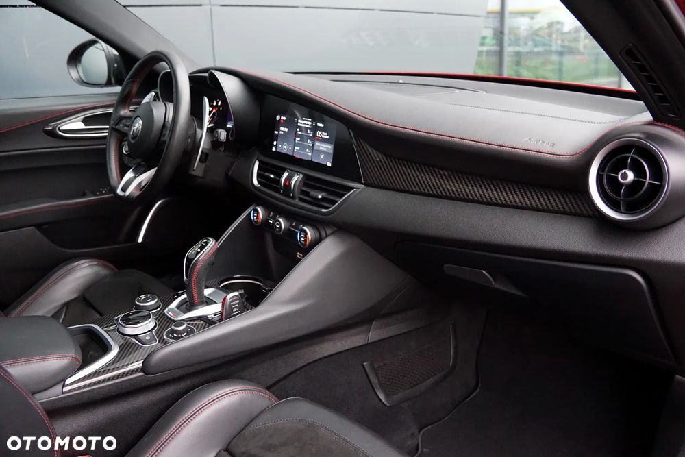 Alfa Romeo Giulia 2.0 Turbo 16V AT8-Q4 Veloce Ti - 31