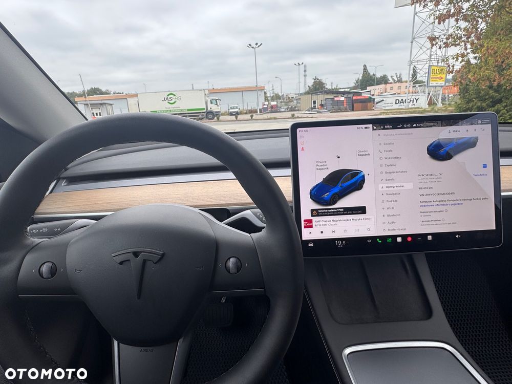 Tesla Y Long Range AWD - 12
