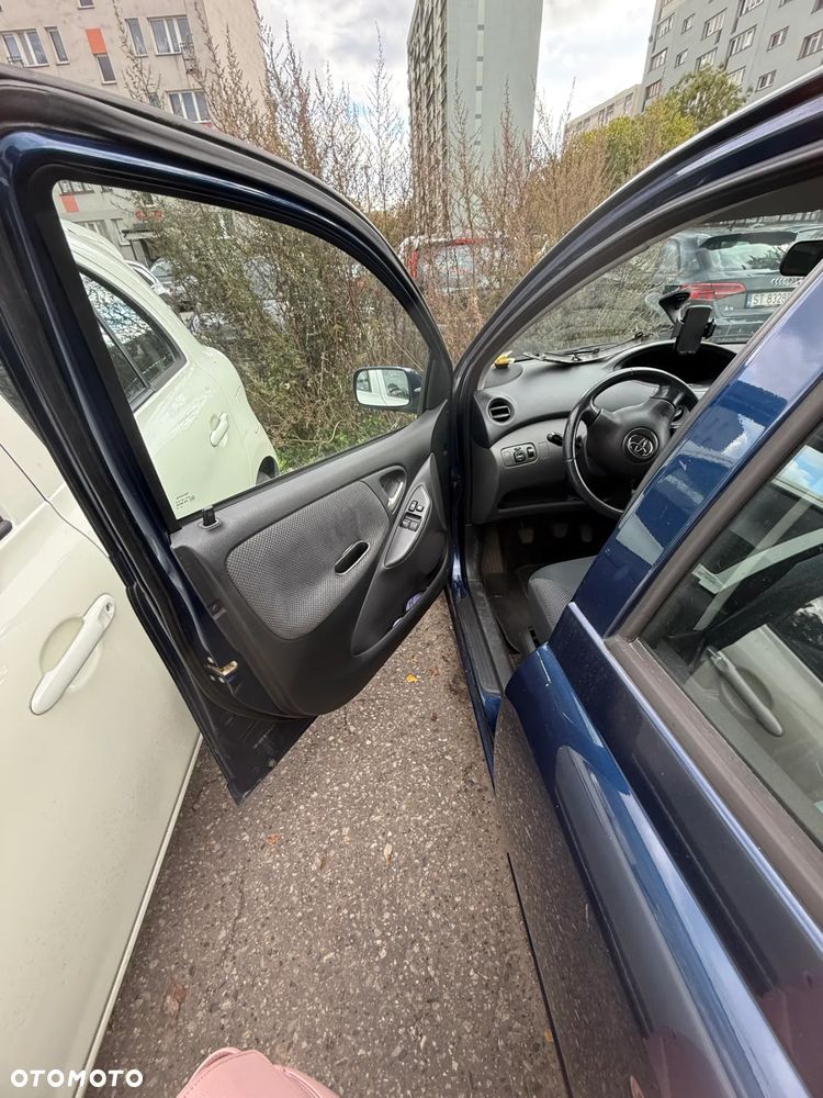 Toyota Yaris 1.0 Base - 16