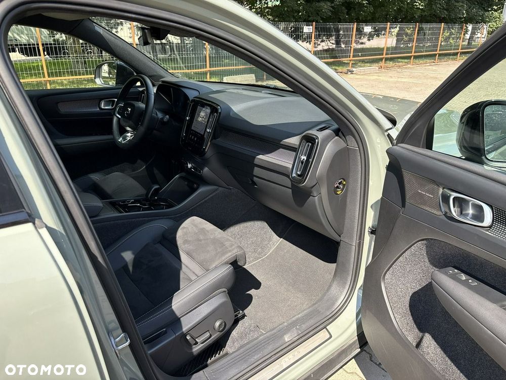 Volvo XC 40 B4 Plus Dark - 16