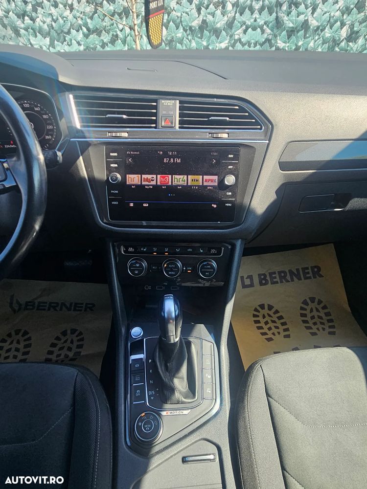 Volkswagen Tiguan - 13