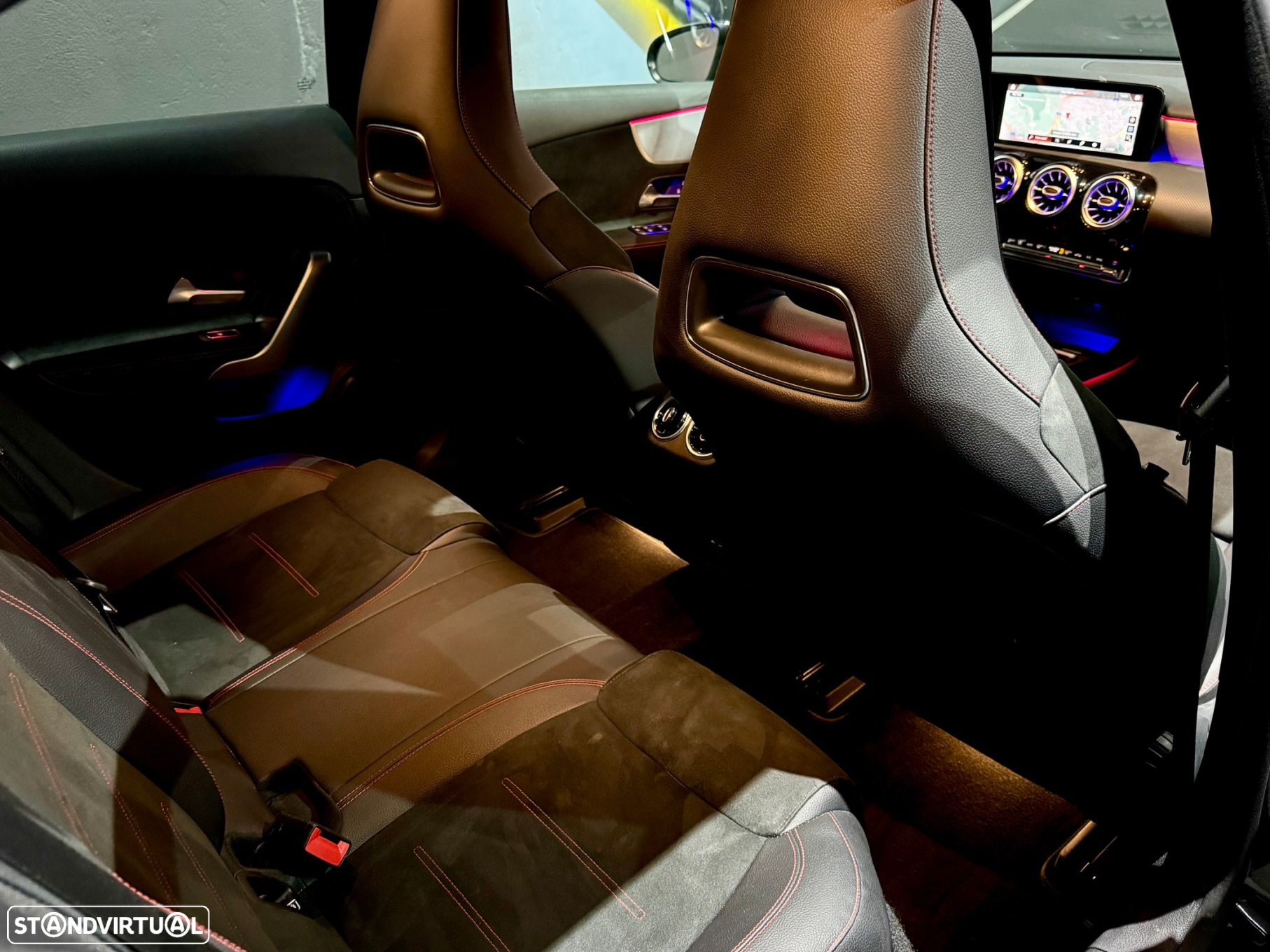 Mercedes-Benz A 180 AMG Line - 13