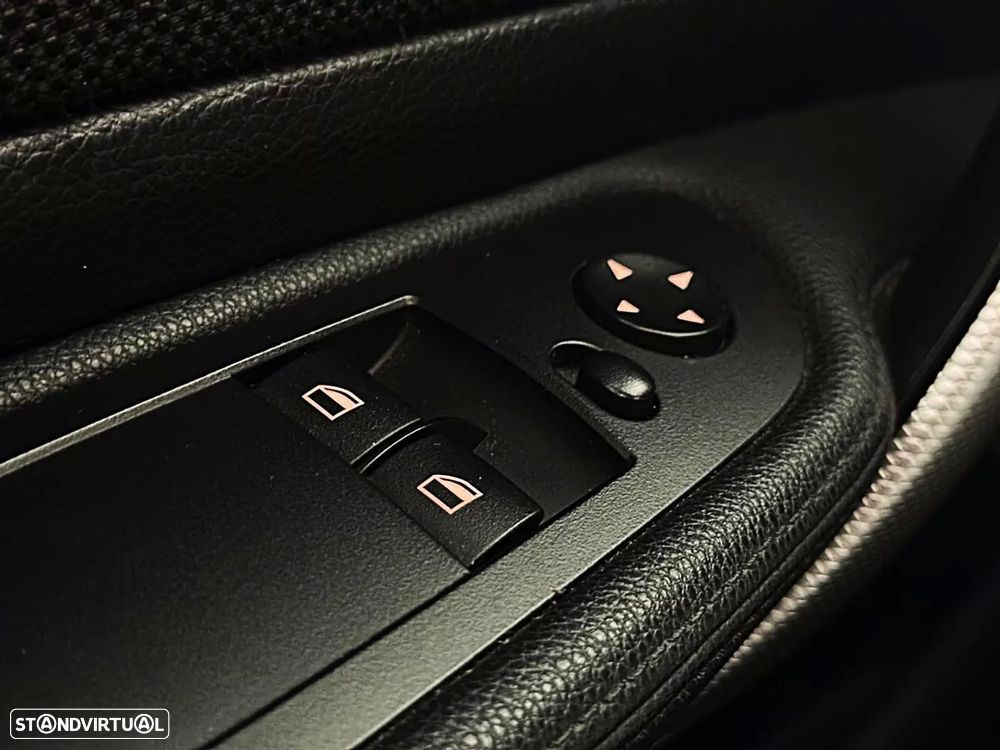 BMW 118 d Pack M - 25