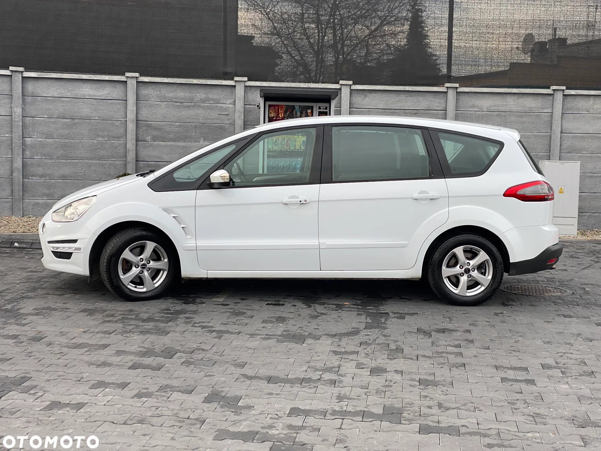 Ford S-Max - 13