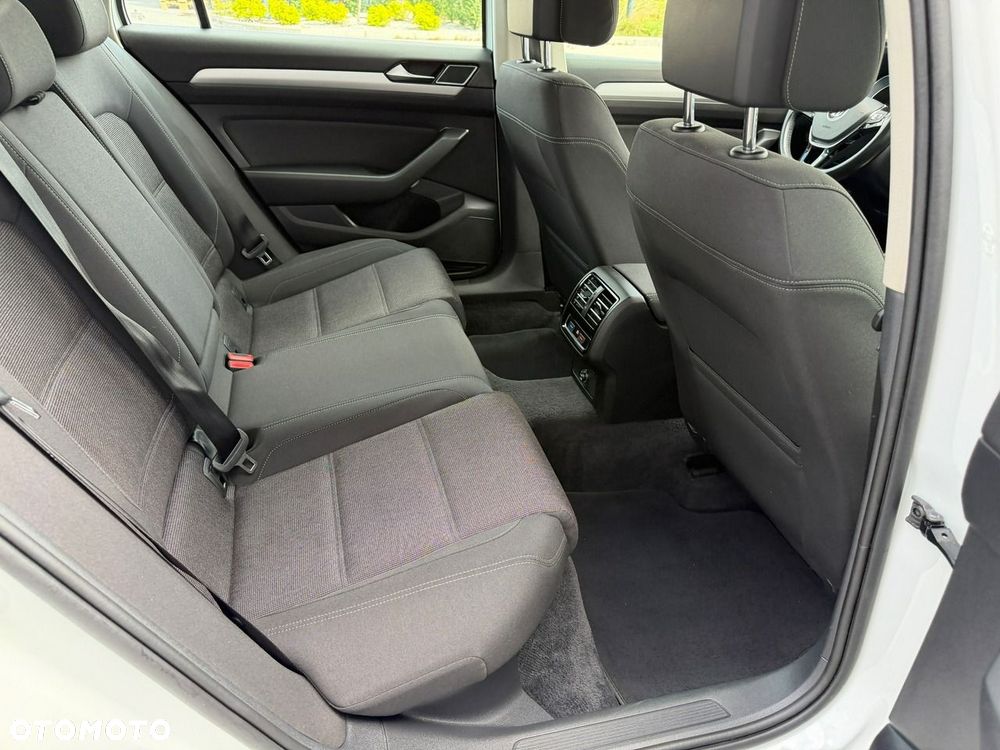 Volkswagen Passat - 31