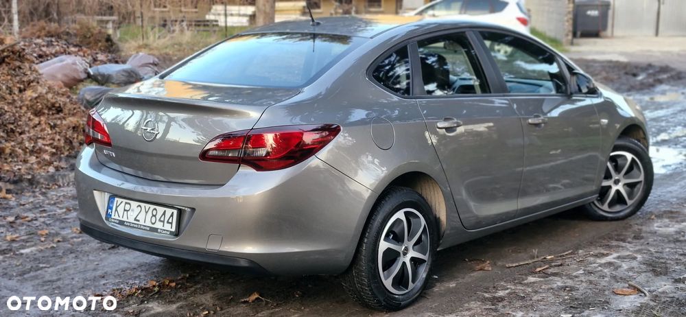 Opel Astra 1.6 Enjoy - 10