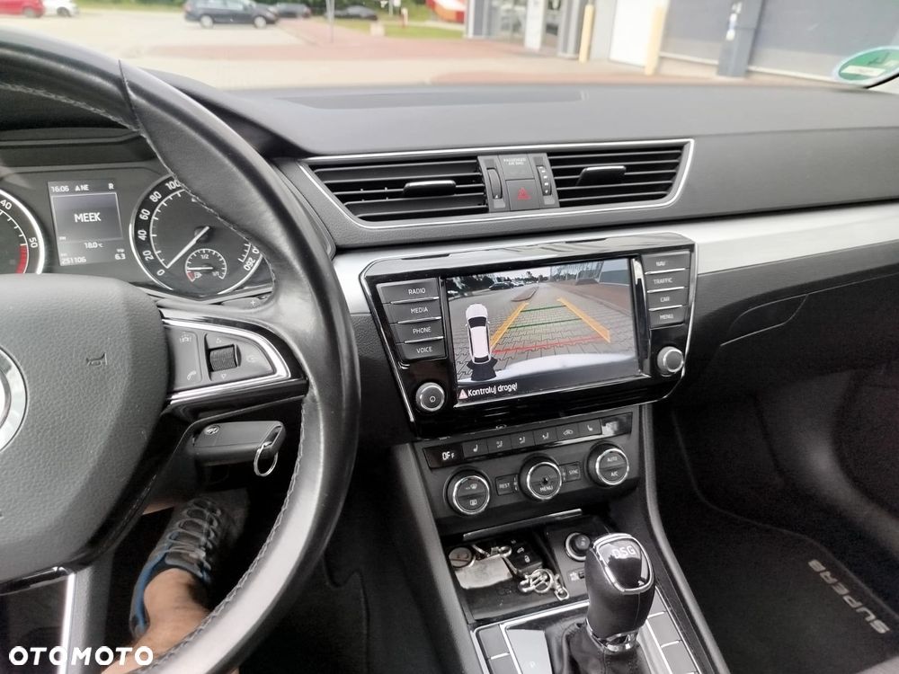 Skoda Superb 2.0 TDI DSG Ambition - 14