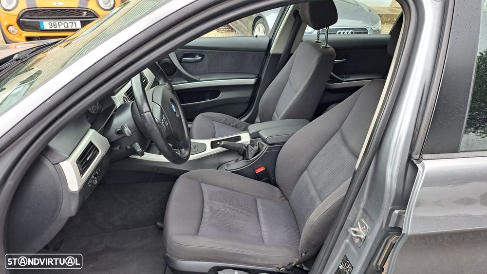 BMW 320 d Touring LifeStyle Auto - 27