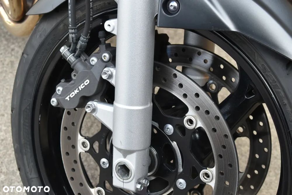 Suzuki GSR - 28