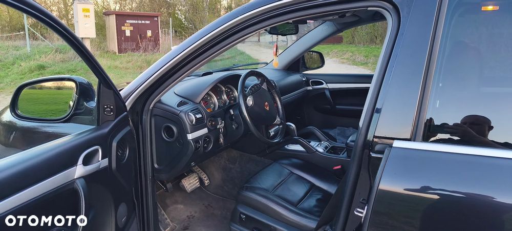 Porsche Cayenne - 21