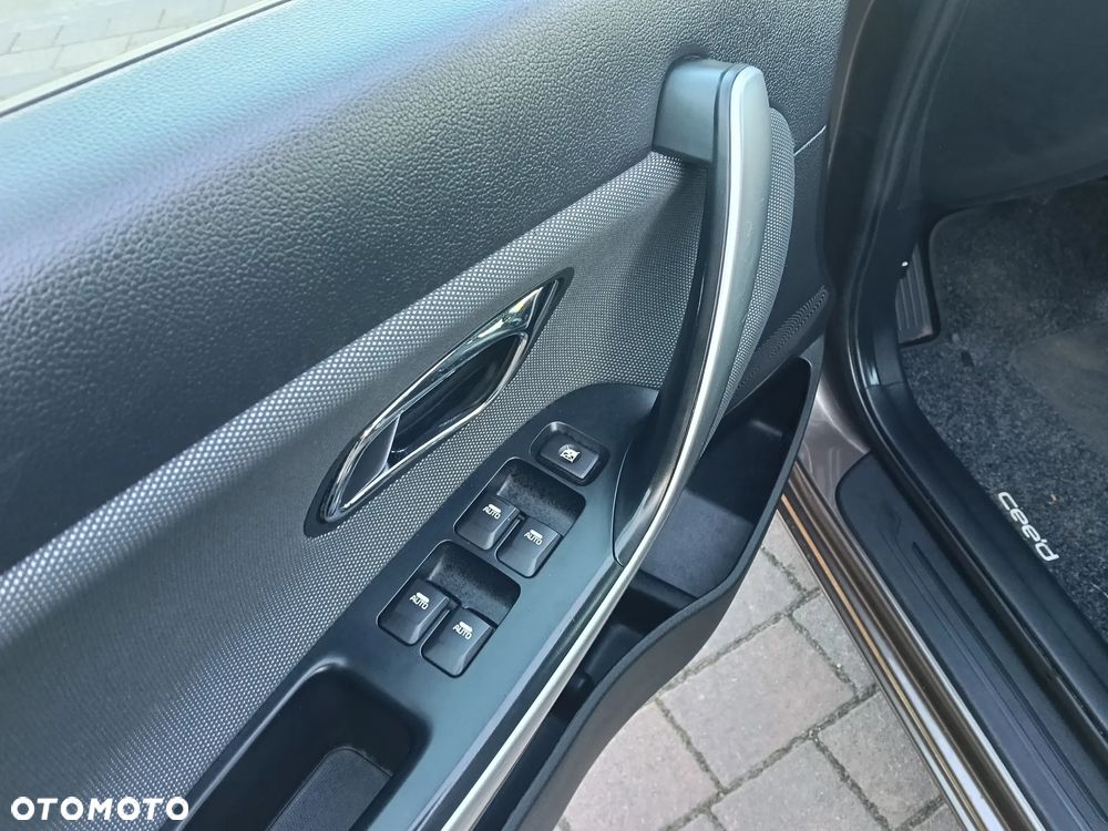 Kia Ceed 1.4 CVVT Attract Plus - 9