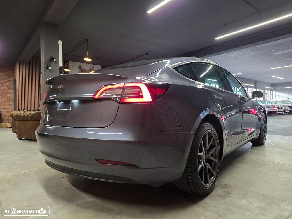 Tesla Model 3 Standard Range Plus RWD - 3