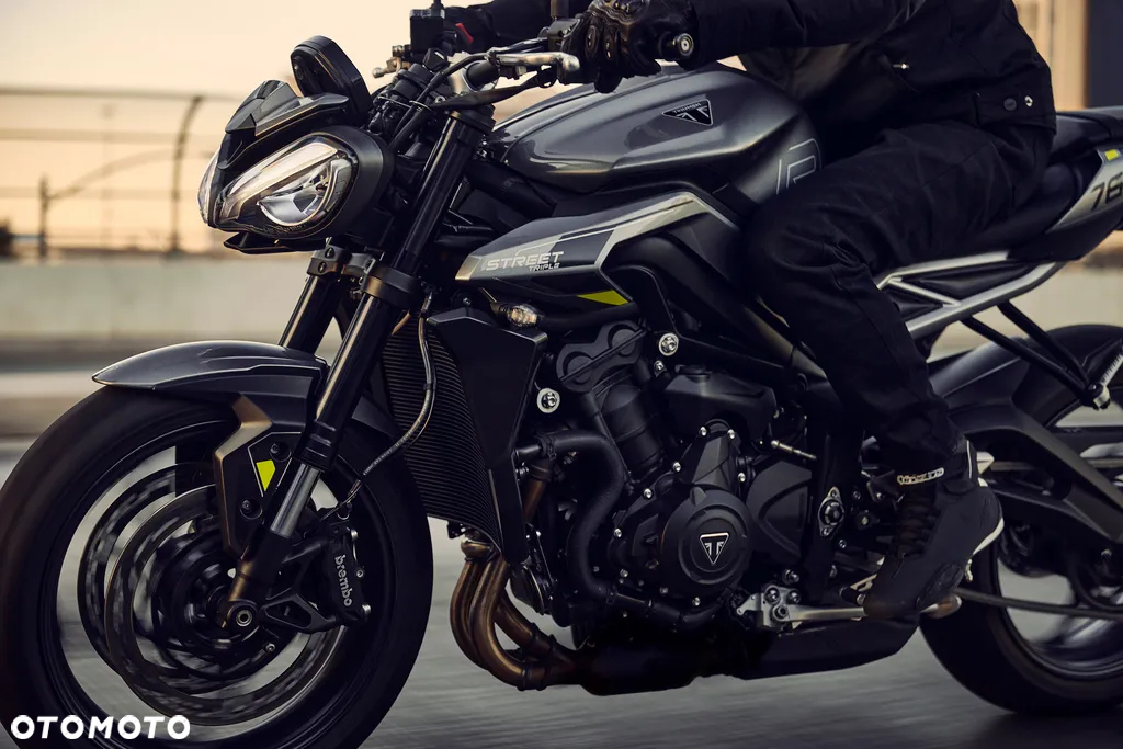 Triumph Street Triple - 4