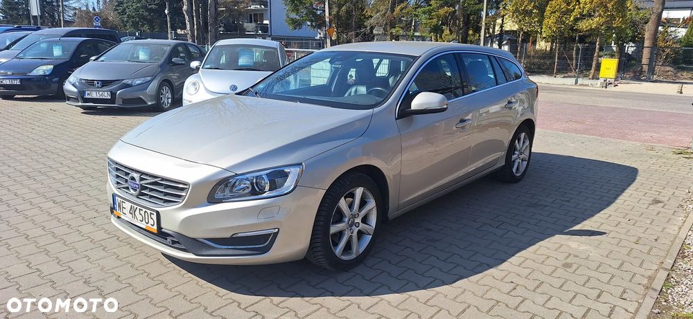 Volvo V60 T3 Drive-E Momentum - 1