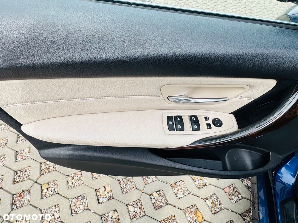 BMW Seria 3 318d Sport Line - 12