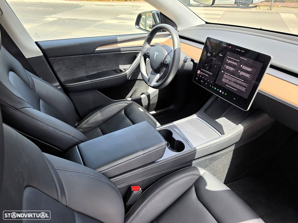 Tesla Model Y Long Range Dual Motor AWD - 27