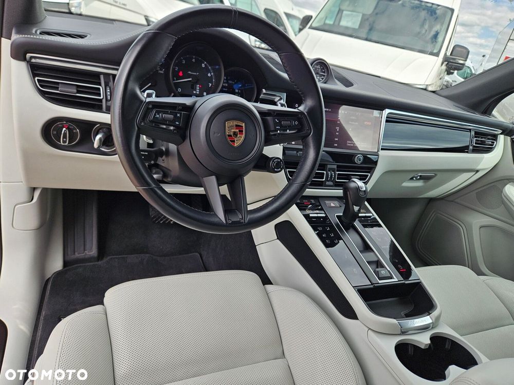 Porsche Macan - 25