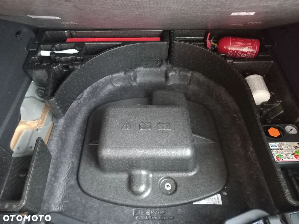 Ford Kuga 2.5 FHEV FWD Titanium X - 26
