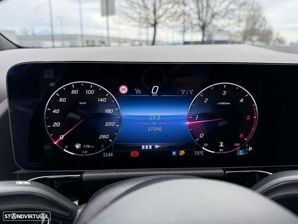 Mercedes-Benz GLA 180 d AMG Line - 15