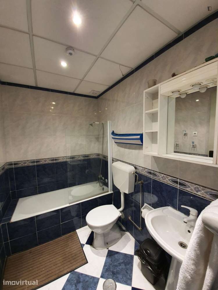 Quarto - localizado em Faro - Grande imagem: 5/7