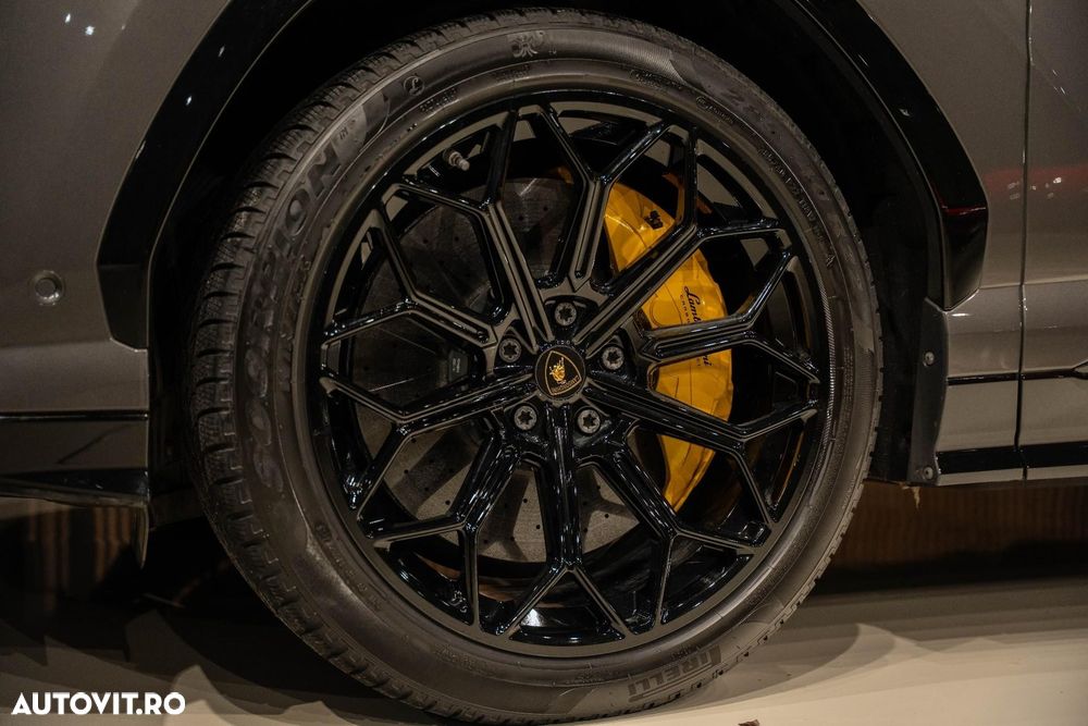 Lamborghini URUS - 22