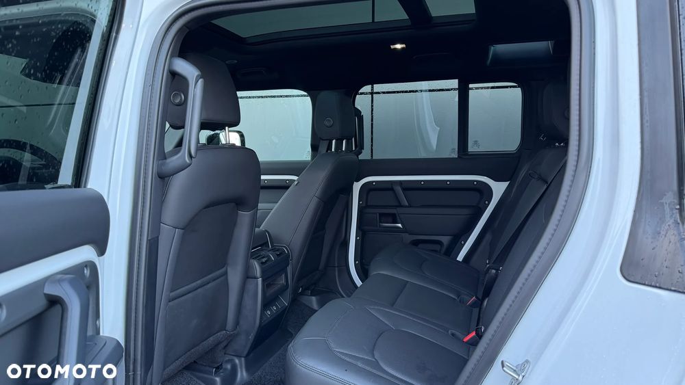 Land Rover Defender - 9