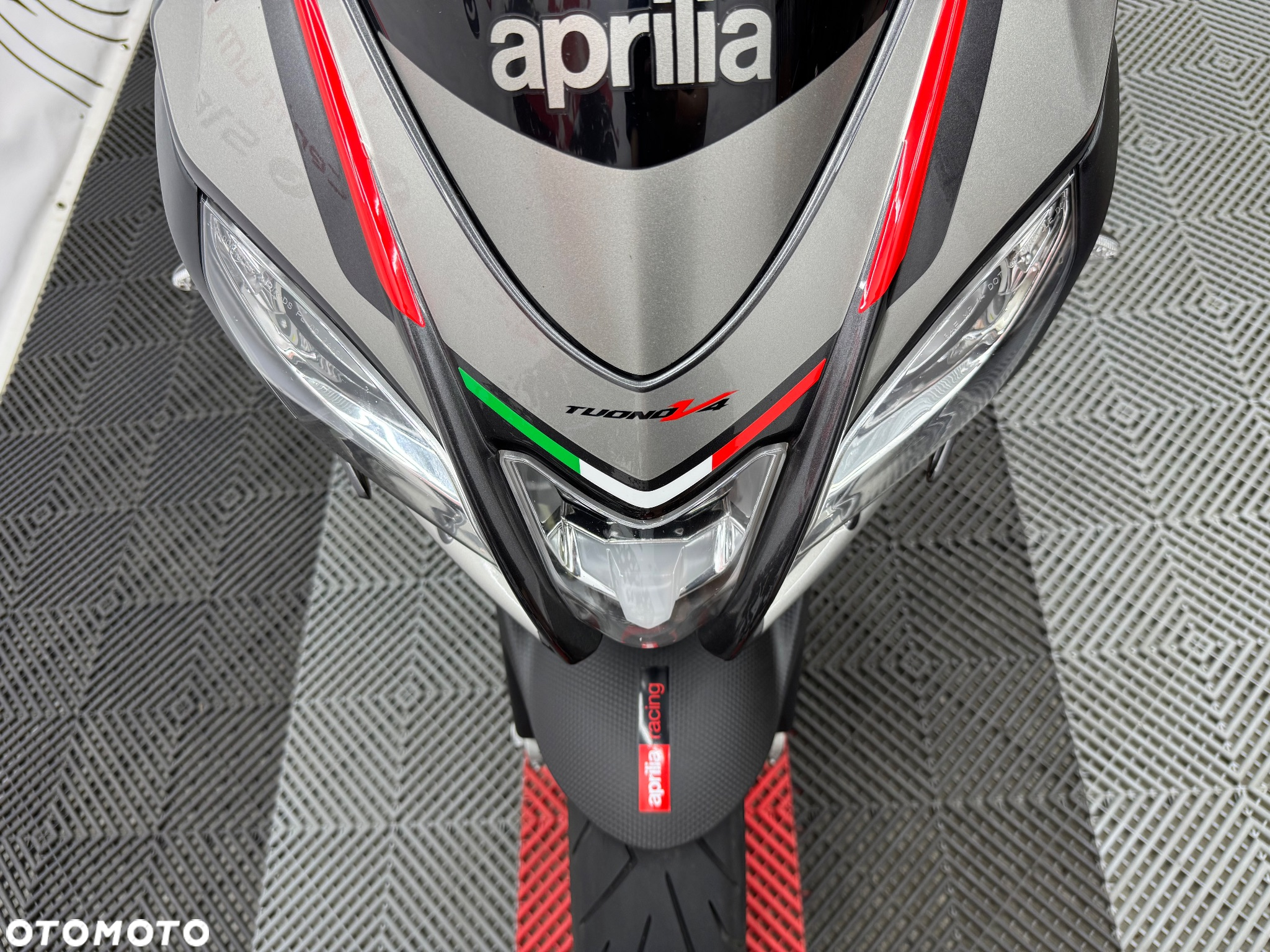 Aprilia Tuono - 16